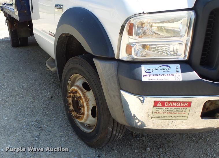 image for item DB1334 2006 Ford F550 Super Duty utility truck with crane