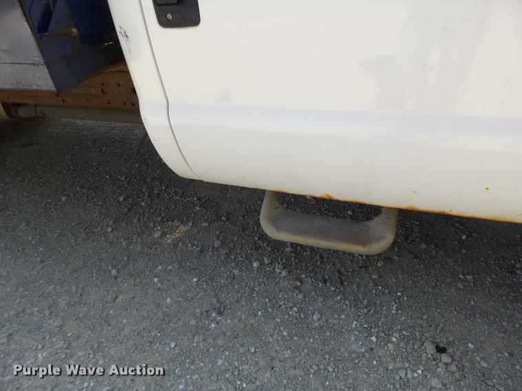 image for item DB1334 2006 Ford F550 Super Duty utility truck with crane