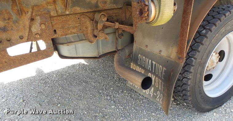 image for item DB1334 2006 Ford F550 Super Duty utility truck with crane