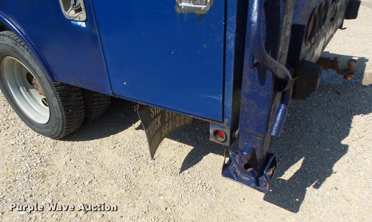 image for item DB1334 2006 Ford F550 Super Duty utility truck with crane