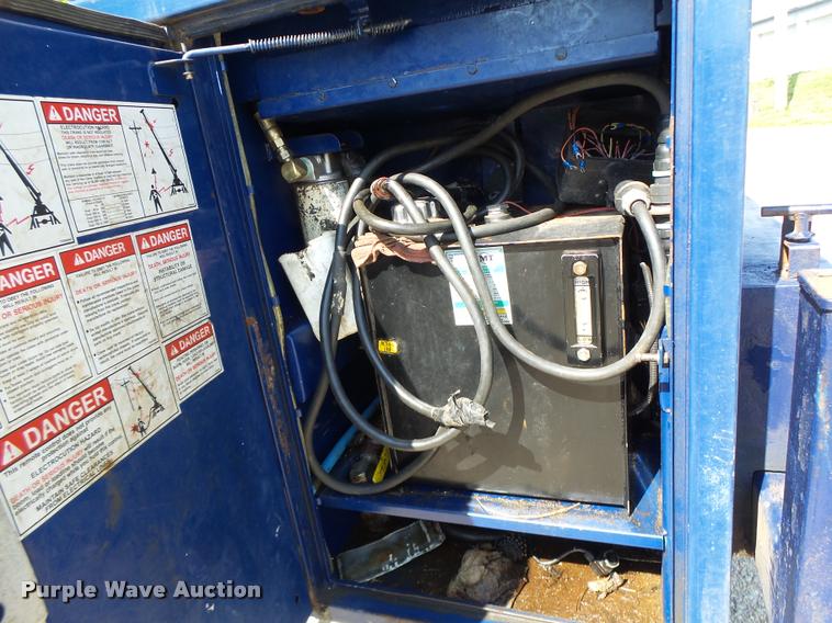 image for item DB1334 2006 Ford F550 Super Duty utility truck with crane