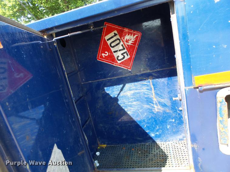 image for item DB1334 2006 Ford F550 Super Duty utility truck with crane