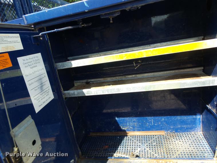 image for item DB1334 2006 Ford F550 Super Duty utility truck with crane