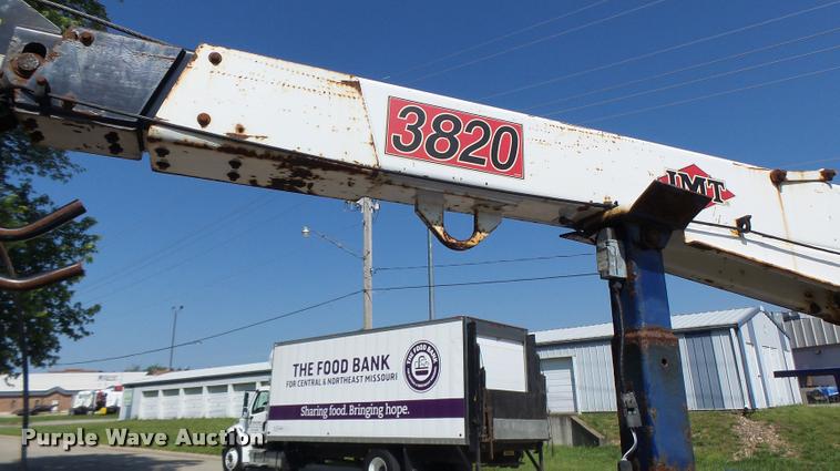 image for item DB1334 2006 Ford F550 Super Duty utility truck with crane