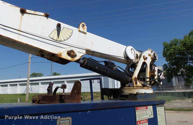 image for item DB1334 2006 Ford F550 Super Duty utility truck with crane