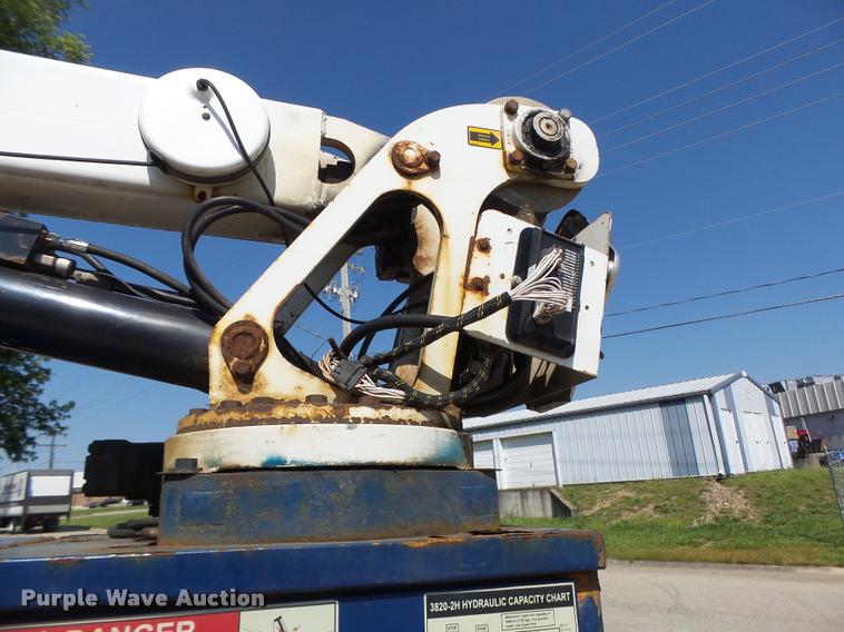 image for item DB1334 2006 Ford F550 Super Duty utility truck with crane