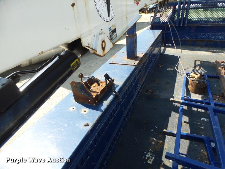 image for item DB1334 2006 Ford F550 Super Duty utility truck with crane