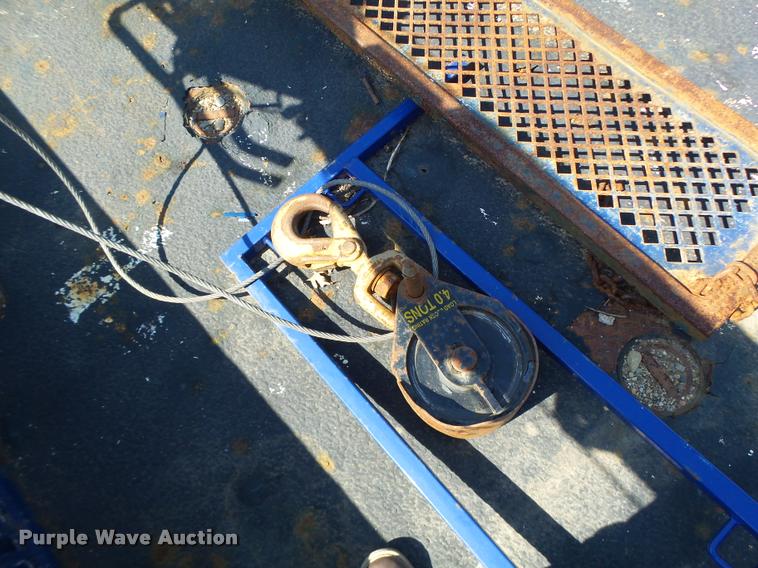 image for item DB1334 2006 Ford F550 Super Duty utility truck with crane