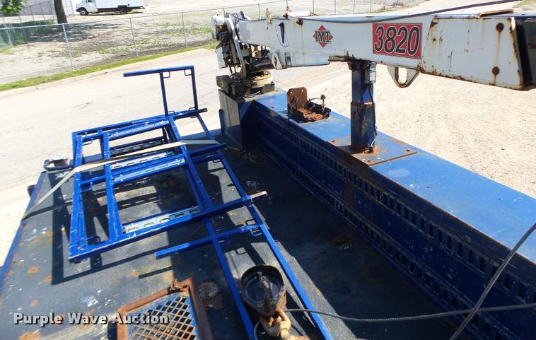 image for item DB1334 2006 Ford F550 Super Duty utility truck with crane