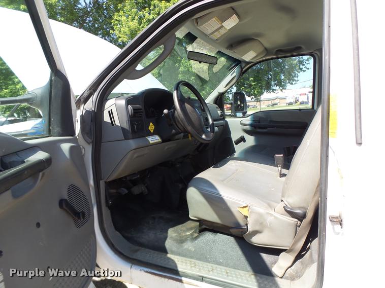 image for item DB1334 2006 Ford F550 Super Duty utility truck with crane