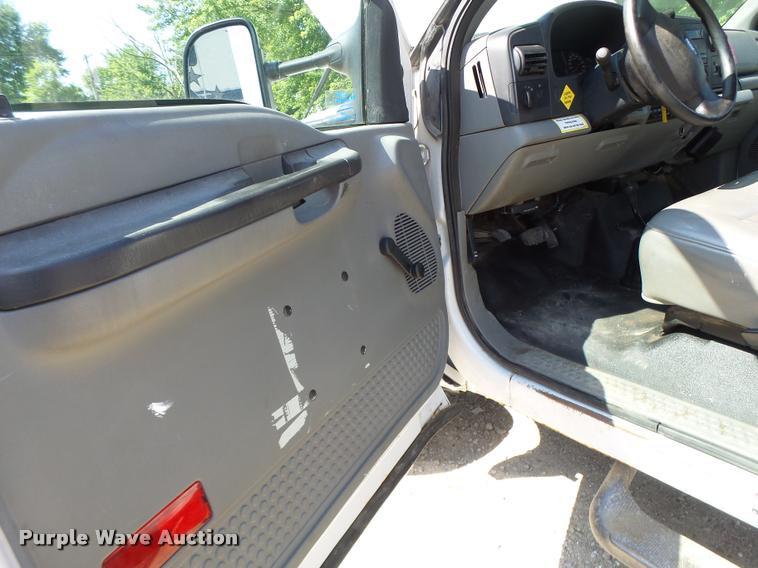 image for item DB1334 2006 Ford F550 Super Duty utility truck with crane