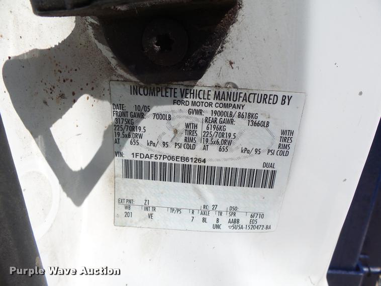 image for item DB1334 2006 Ford F550 Super Duty utility truck with crane