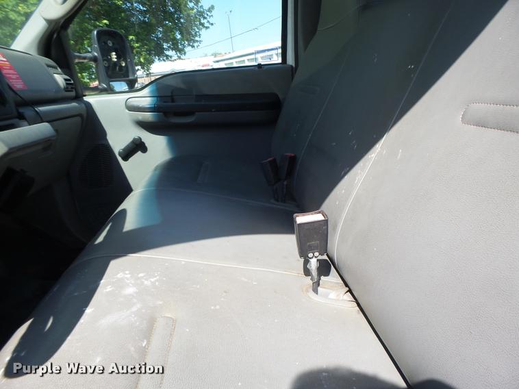 image for item DB1334 2006 Ford F550 Super Duty utility truck with crane