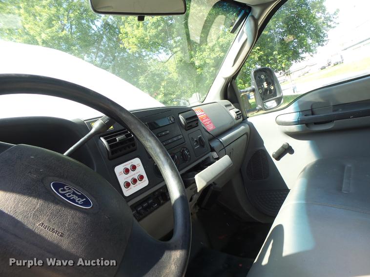 image for item DB1334 2006 Ford F550 Super Duty utility truck with crane