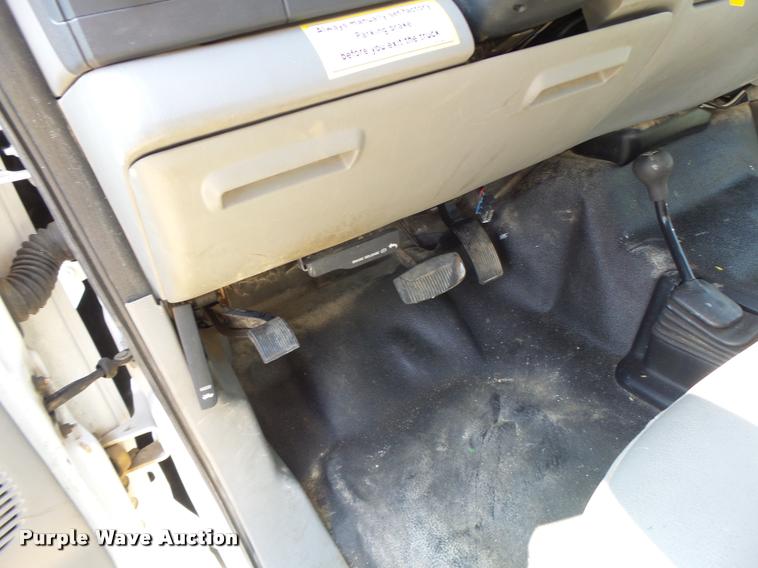 image for item DB1334 2006 Ford F550 Super Duty utility truck with crane