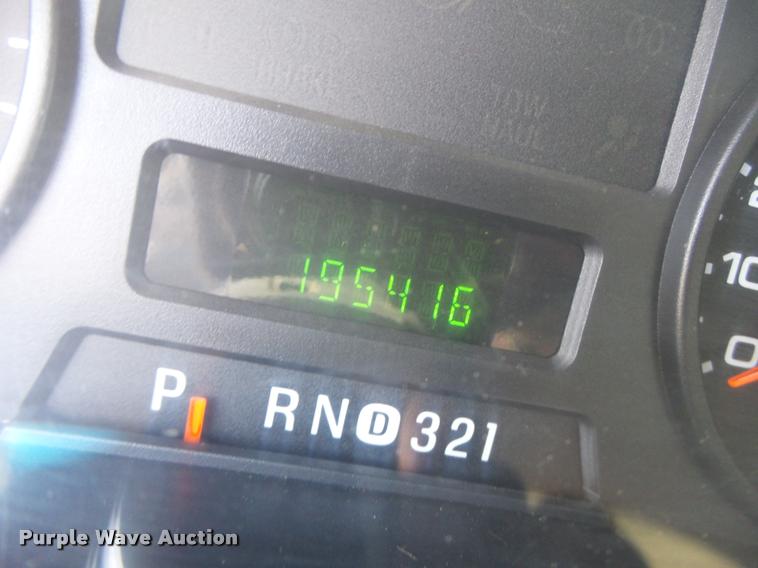 image for item DB1334 2006 Ford F550 Super Duty utility truck with crane