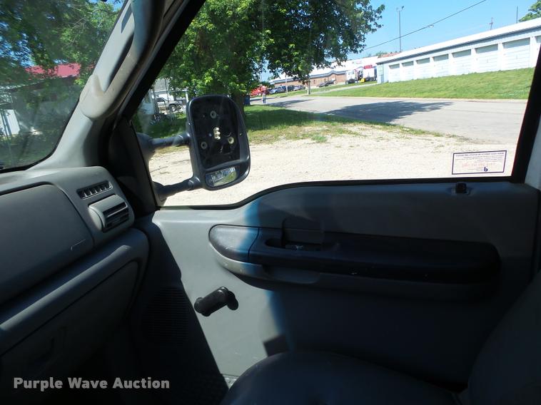 image for item DB1334 2006 Ford F550 Super Duty utility truck with crane