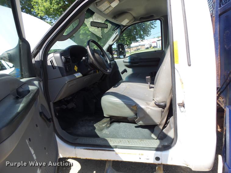 image for item DB1334 2006 Ford F550 Super Duty utility truck with crane