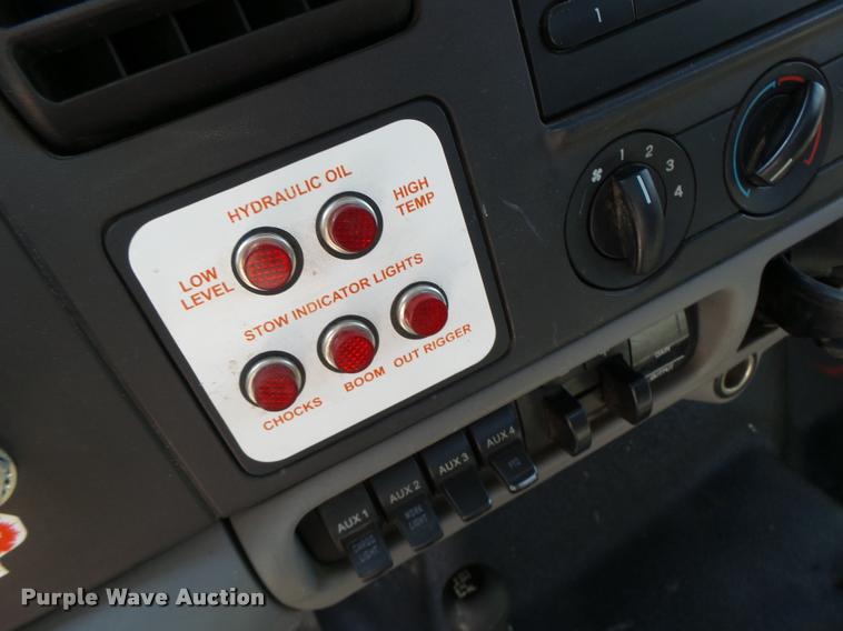 image for item DB1334 2006 Ford F550 Super Duty utility truck with crane