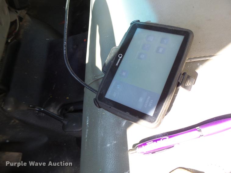 image for item DB1334 2006 Ford F550 Super Duty utility truck with crane