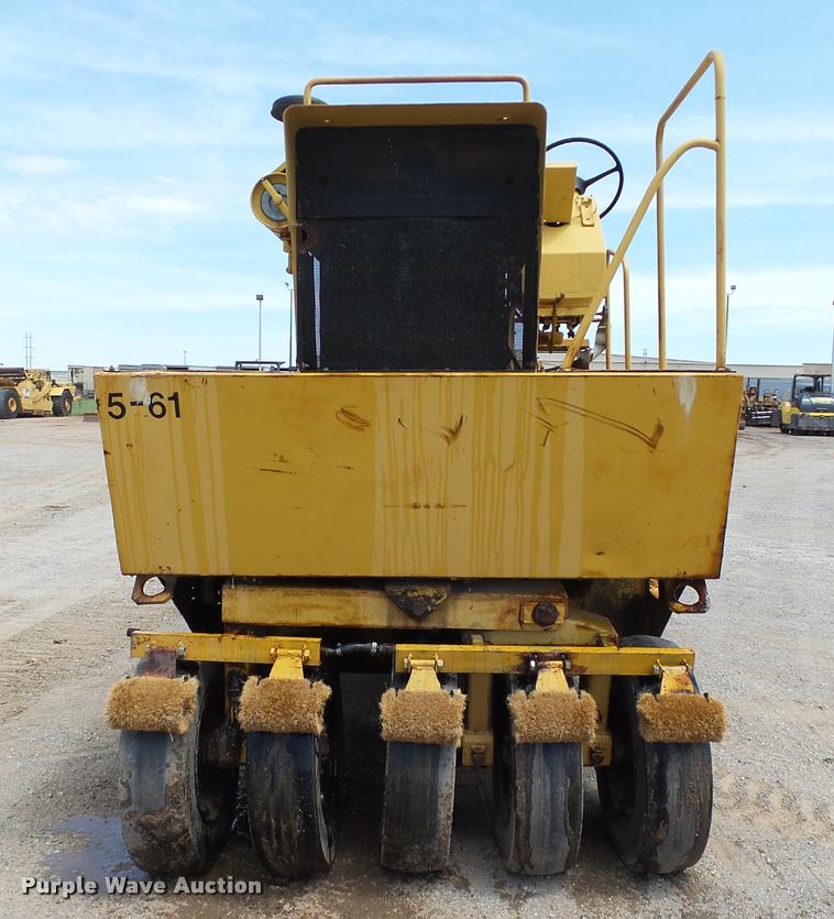 image for item DB4038 1992 Caterpillar PS-180 pneumatic roller