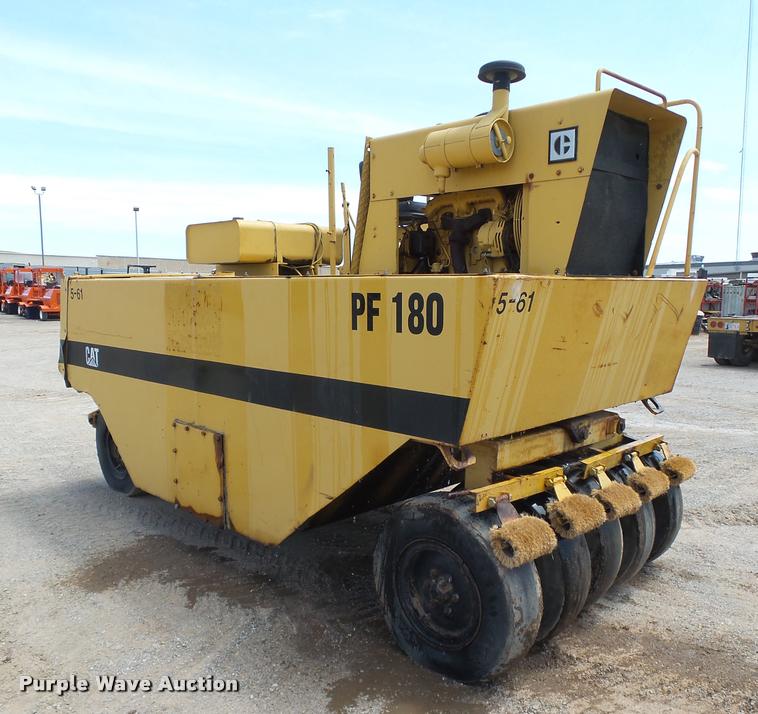 image for item DB4038 1992 Caterpillar PS-180 pneumatic roller