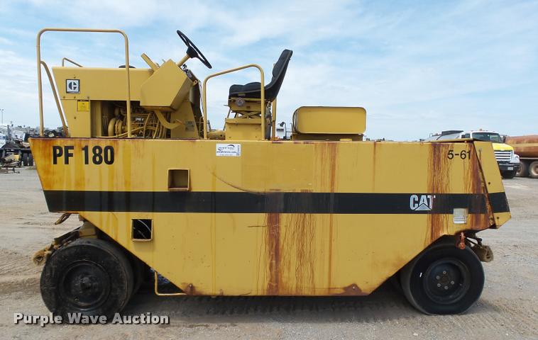 image for item DB4038 1992 Caterpillar PS-180 pneumatic roller