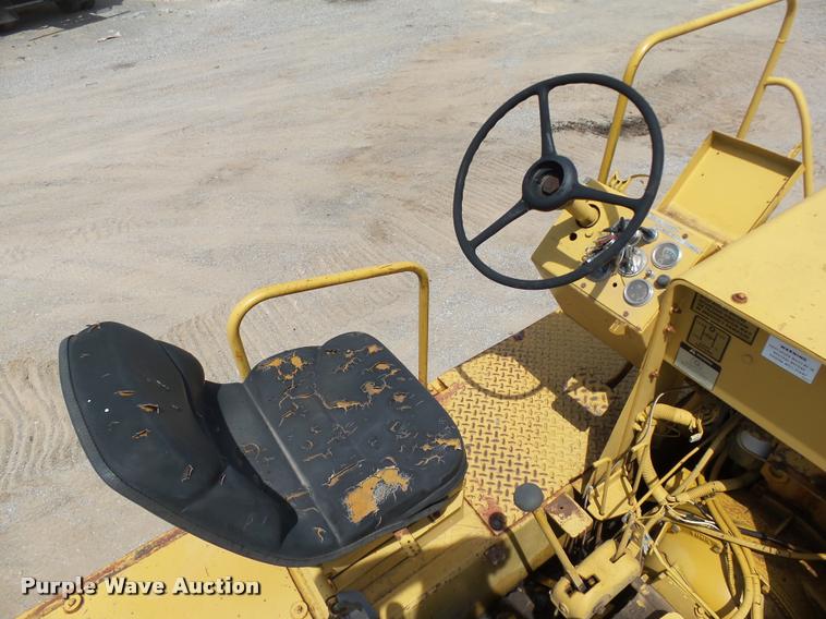 image for item DB4038 1992 Caterpillar PS-180 pneumatic roller