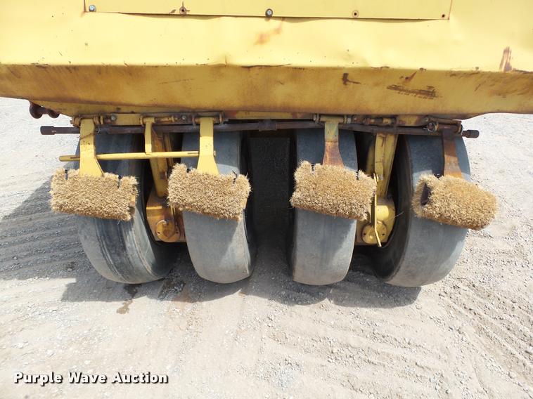 image for item DB4038 1992 Caterpillar PS-180 pneumatic roller