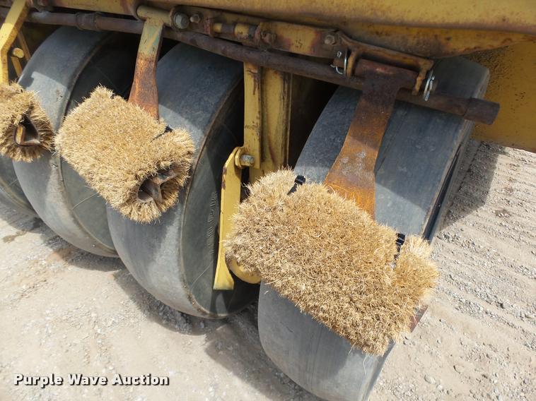 image for item DB4038 1992 Caterpillar PS-180 pneumatic roller