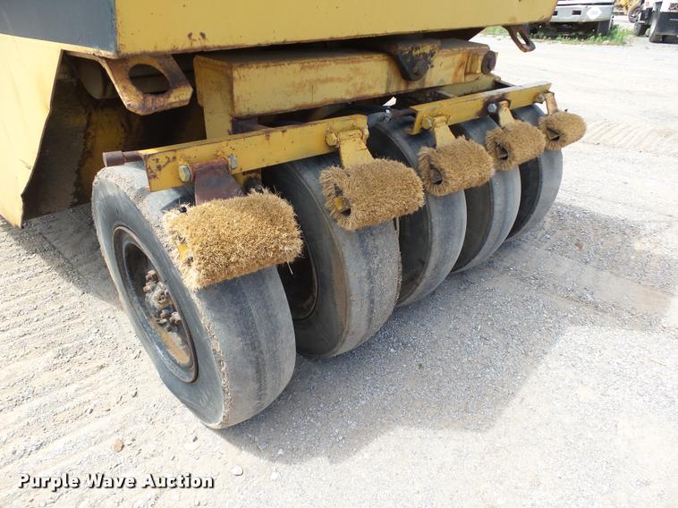 image for item DB4038 1992 Caterpillar PS-180 pneumatic roller