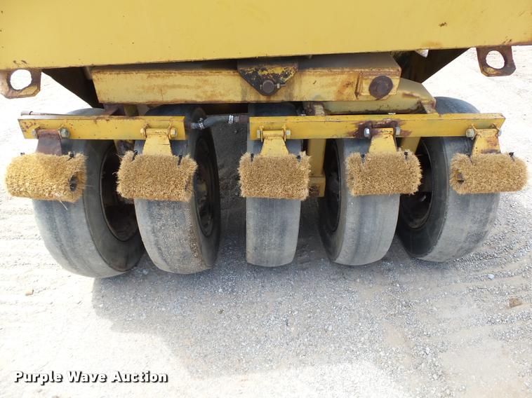 image for item DB4038 1992 Caterpillar PS-180 pneumatic roller