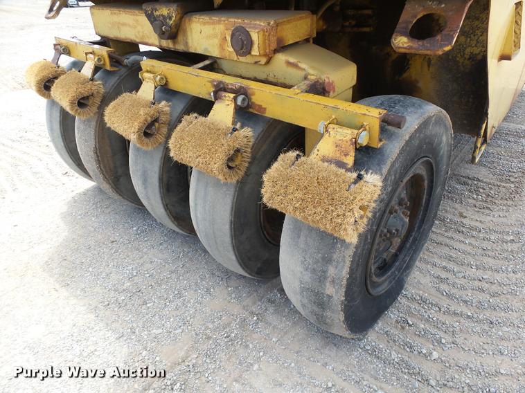 image for item DB4038 1992 Caterpillar PS-180 pneumatic roller