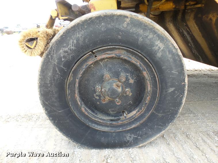 image for item DB4038 1992 Caterpillar PS-180 pneumatic roller