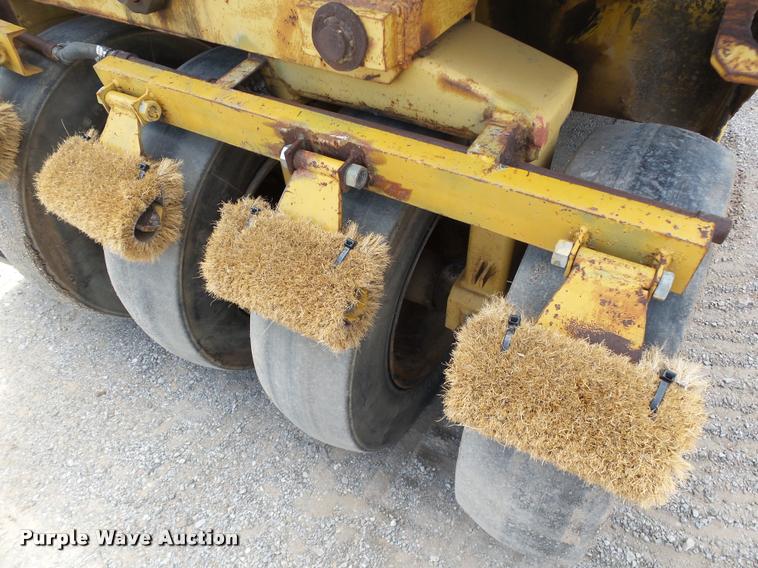 image for item DB4038 1992 Caterpillar PS-180 pneumatic roller