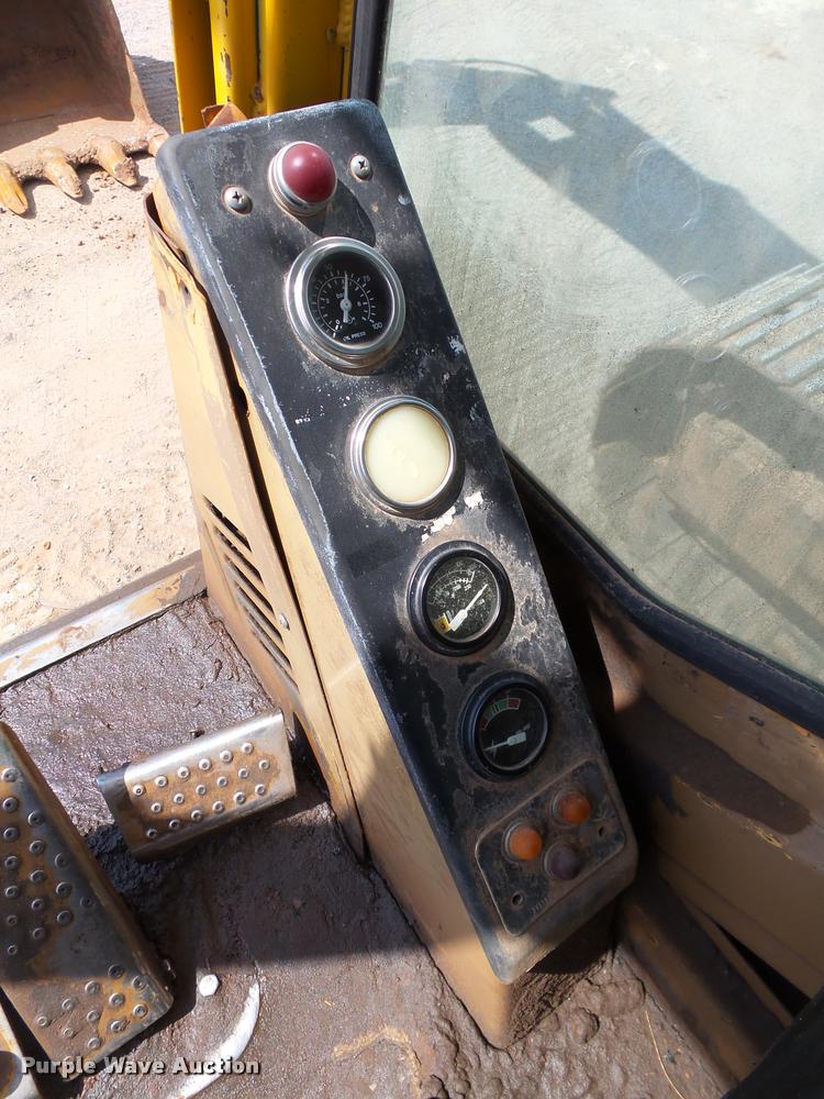 image for item DB4040 1990 Caterpillar 235C excavator