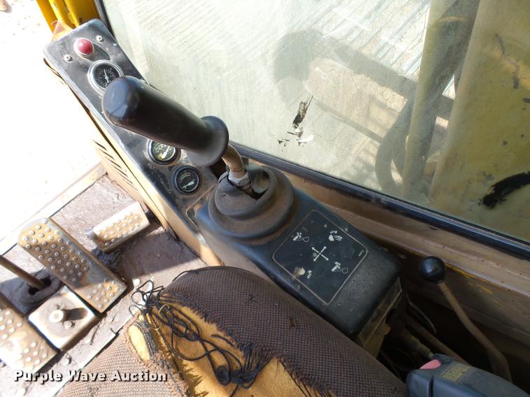 image for item DB4040 1990 Caterpillar 235C excavator