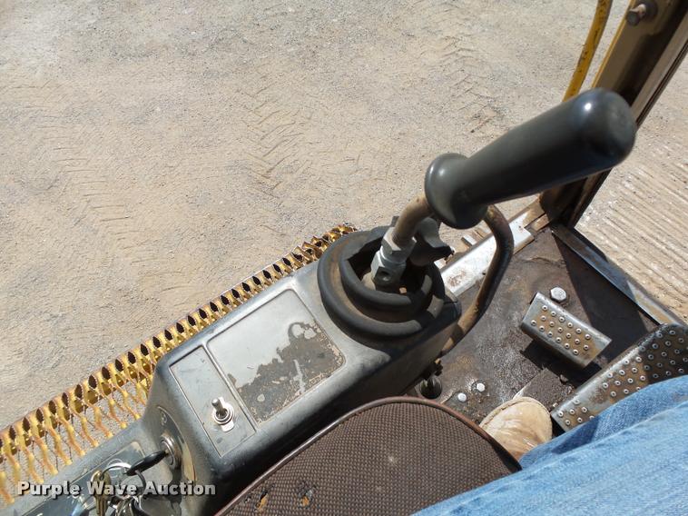 image for item DB4040 1990 Caterpillar 235C excavator