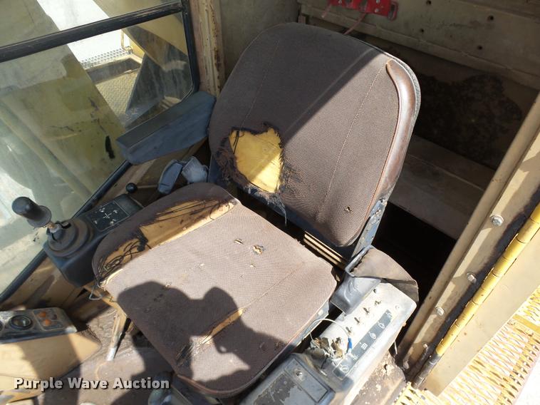 image for item DB4040 1990 Caterpillar 235C excavator