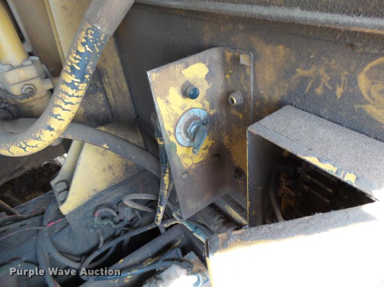 image for item DB4040 1990 Caterpillar 235C excavator