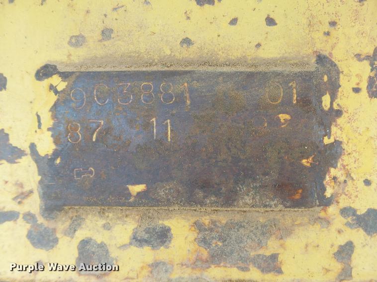 image for item DB4040 1990 Caterpillar 235C excavator