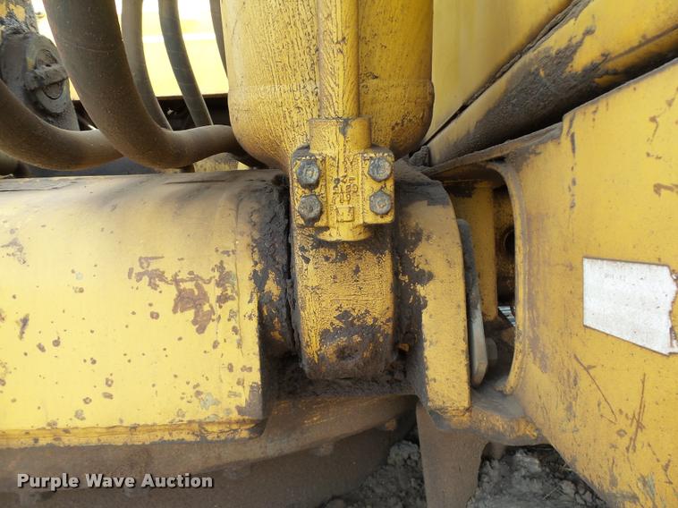 image for item DB4040 1990 Caterpillar 235C excavator