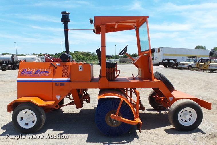 image for item DB4041 1994 Broce RJ300 broom