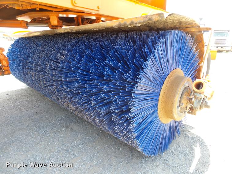 image for item DB4041 1994 Broce RJ300 broom