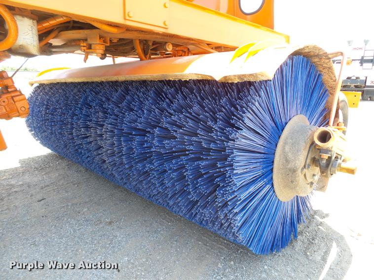 image for item DB4042 1992 Broce RJ300 broom