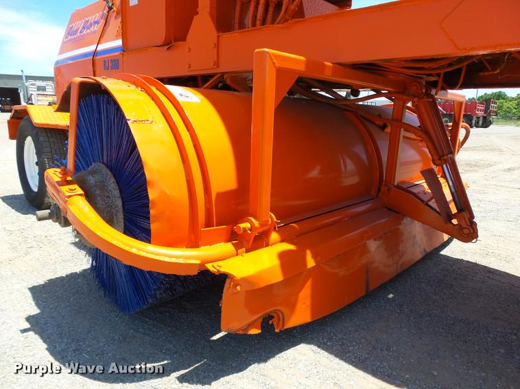 image for item DB4043 1995 Broce RJ300 broom