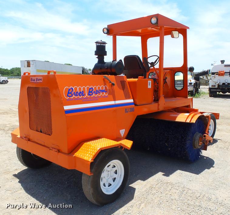 image for item DB4044 1992 Broce RJ300 broom