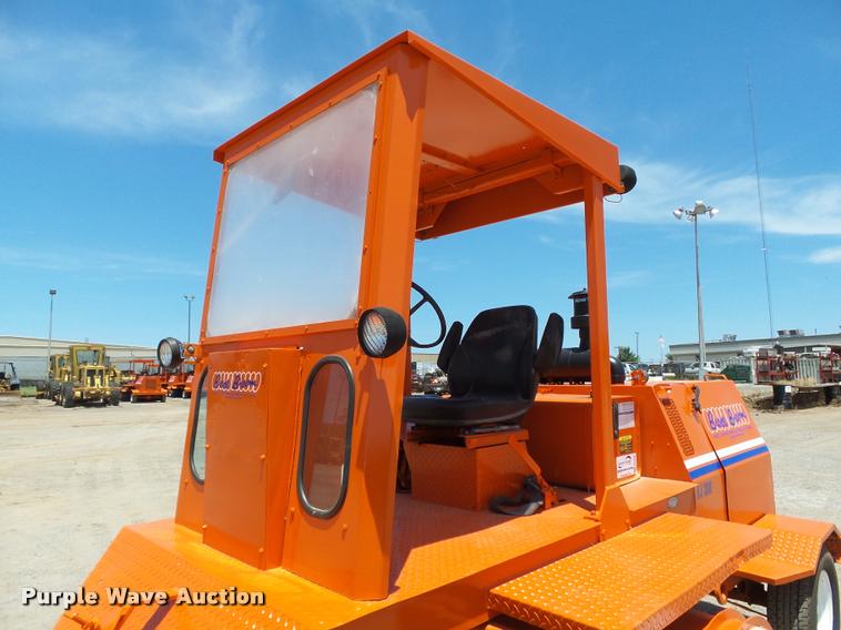 image for item DB4044 1992 Broce RJ300 broom