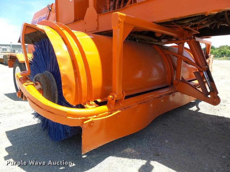 image for item DB4044 1992 Broce RJ300 broom