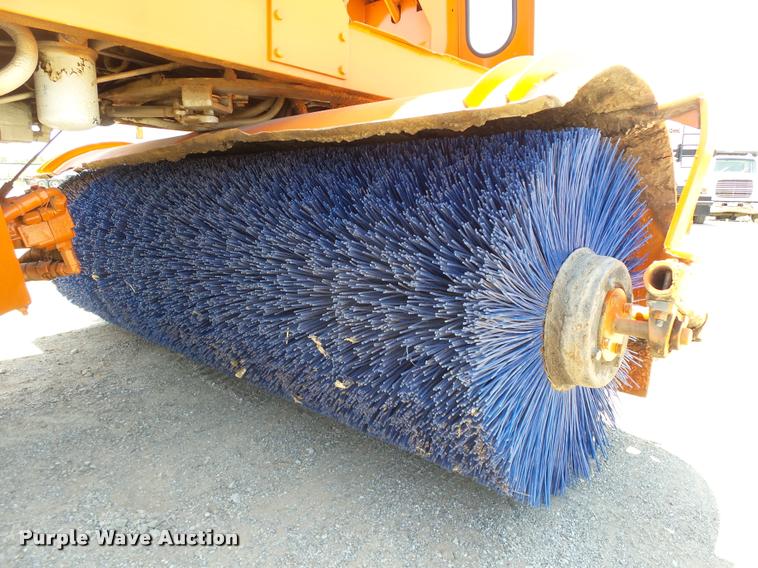 image for item DB4044 1992 Broce RJ300 broom